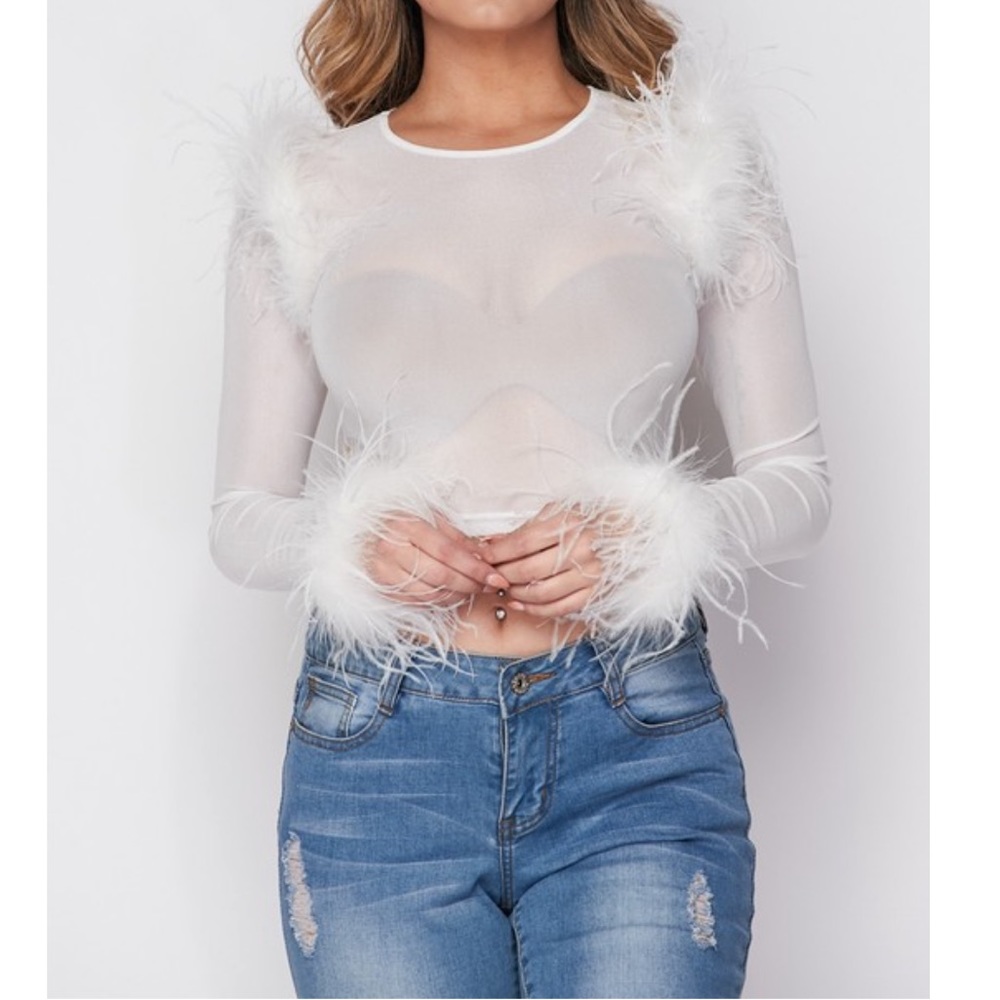 ‼️NEW‼️SHIPS TODAY📦 White Mesh Top w/ Feathers
